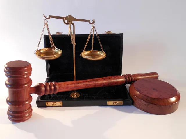 hammer, libra, dish, justice, law, jurisdiction, paragraph, order, regulation, judge, justice, law, law, law, law, law, judge. Welfare contrattuale e regolamento aziendale: cosa prevedere
